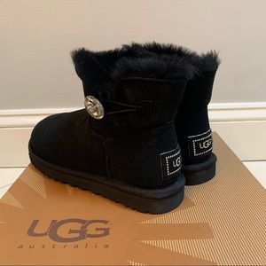 *Like New* UGG Bailey Button Bling Mini in Black